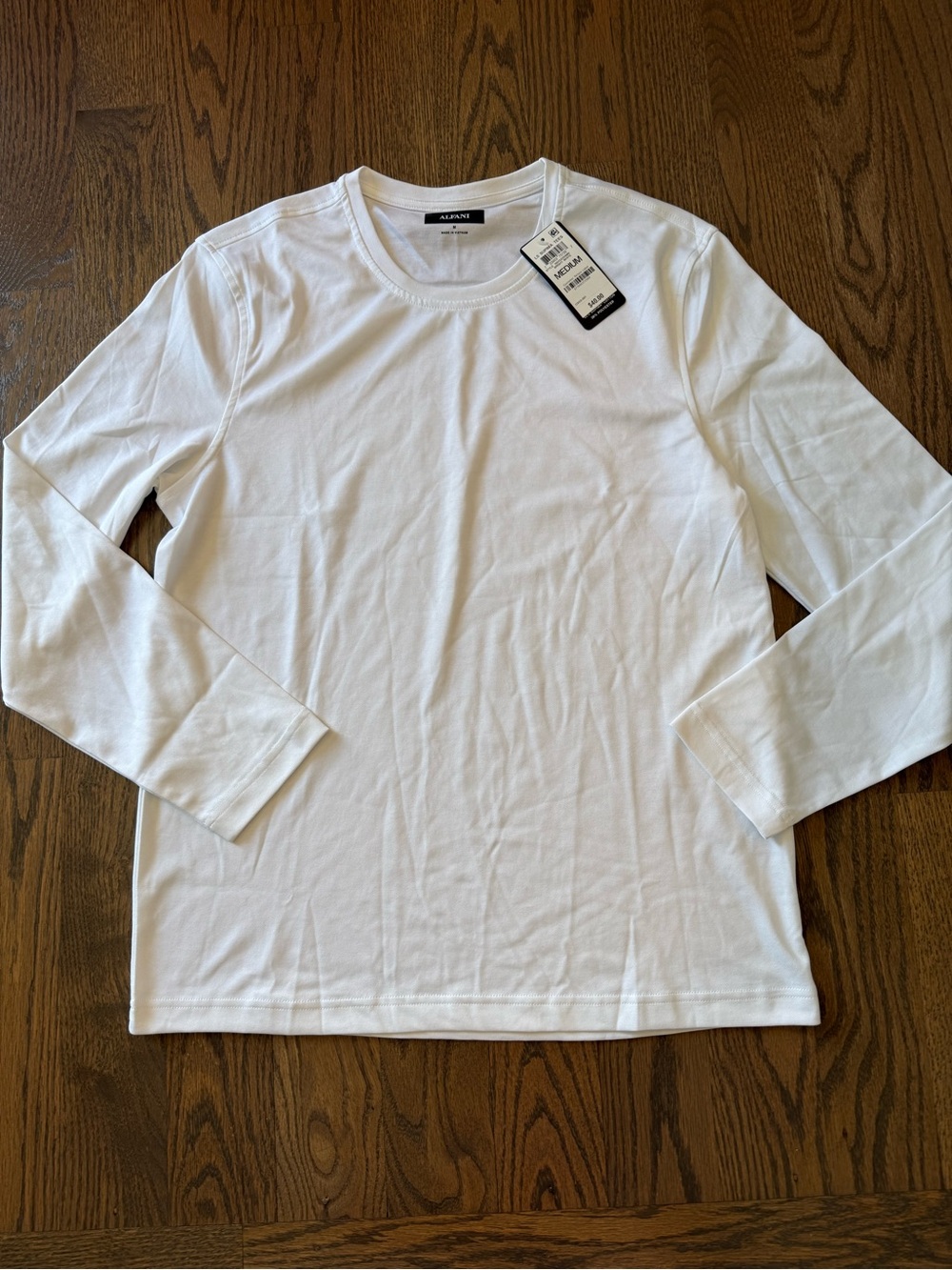 NWT men’s Alfani Soft Bright White Long-Sleeve Crewneck Tee size Medium